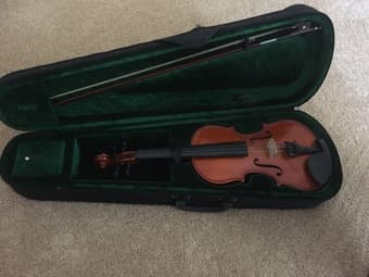 1/2 violin - great condition! 1