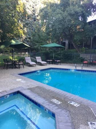 3BR 2BA 1400ft2 apartment located downtown Saratoga 3