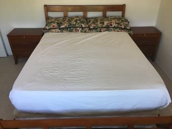 Bed, mattress and 2 dressers for sale pick up from Saratoga 1