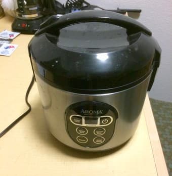 Selling kettle, toaster and rice/steam cooker 3