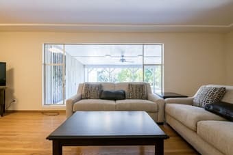 Friendly roommates - housing for young professionals! 2