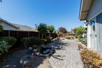 Great roommates, fun community, easy move-in. Come check our beautiful 3
