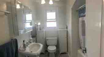 Beautiful Furnished Room in Quiet Shared House, Has Hottub & BBQ area! 2