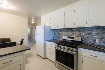 ***** LARGE HOME, CLEAN AND AMAZING ROOMIES ***** 3
