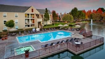 Top floor/Lake view/pet-friendly/pool/spa- Best land and water combo 1
