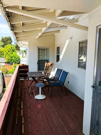 Room in beautiful, well-lit, spacious 2 bdr, one block from Stanford 2