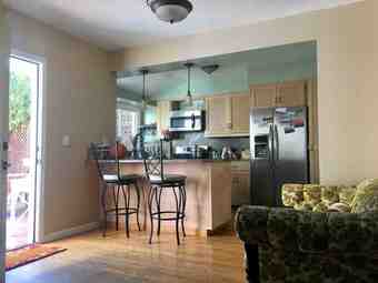 Queen-Size Bedroom, Has Bed, Hardwood Floor, in Shared House w Hot tub 3