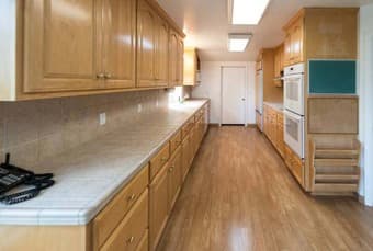 Friendly roommates - housing for young professionals! 1