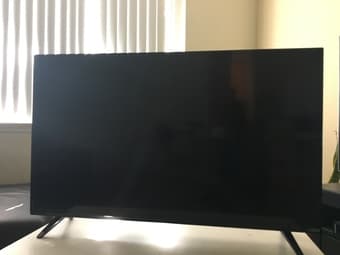 Vizio 40-inch Smart TV (E40-C2) 1