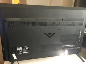 Vizio 40-inch Smart TV (E40-C2) 2