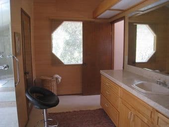 ***** LARGE HOME, CLEAN AND AMAZING ROOMIES ***** 2