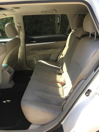2013 White Subaru Outback 2.5i Premium 3