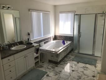 ***** LARGE HOME, CLEAN AND AMAZING ROOMIES ***** 2