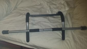Doorway Pullup Bar 1