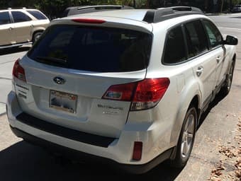 2013 White Subaru Outback 2.5i Premium 2