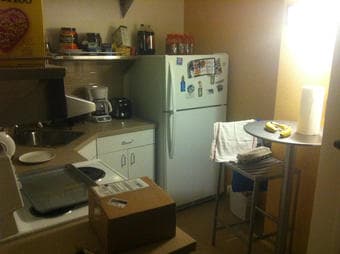 Subletting a room in EV Dec. 8 - Jan 20 ($1400 for the whole period) 3