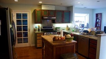 Comfortable Bedroom available in a 3-bed, 2-bath house in Redwood City 2