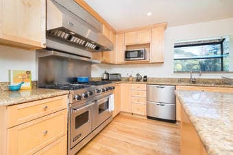Sublet room in beautiful 1 acre estate available around Nov 15 2