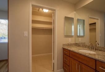 Room in a big house for 990 3