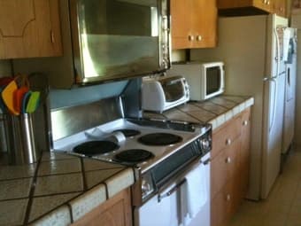 Private room available in Palo Alto Dec 11-31st 3