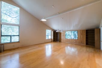 Fantastic housing with great roommates - the bomb dot com! 2