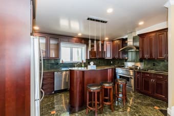 Shared 8 BD house in Burlingame 2