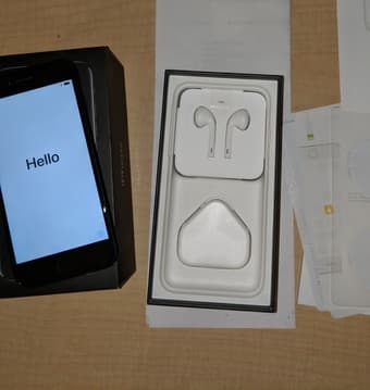 iPhone 7 (128 GB; brand new, UNLOCKED) in Jet Black + Spigen Case 1