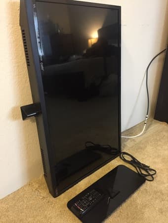 32" VIZIO Smart TV 1