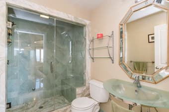STOP HERE! The best room, roommates and house you’ll find in Burlingam 3