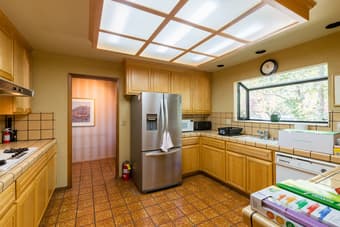 Fantastic housing with great roommates - the bomb dot com! 1
