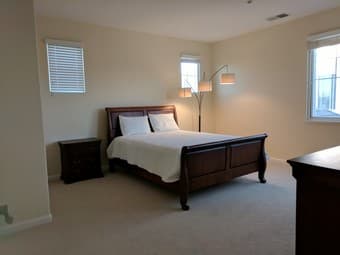 Master bedroom w/ private bath near Facebook 3