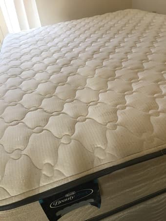 Simmons Beauty Sleep Queen size mattress 1