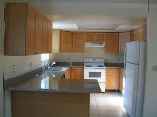 One bedroom with a Private Bath near CalAve Caltrain Station 2