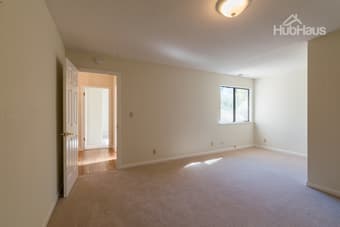 Fantastic housing with great roommates - the bomb dot com! 3