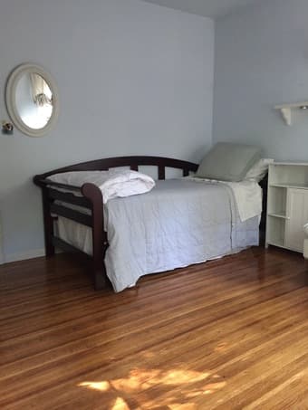 Clean and quiet Palo Alto bedroom with shared bathroom near downtown. 3