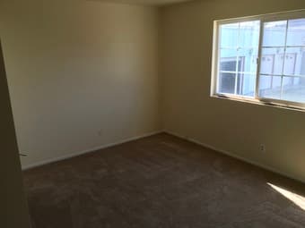 Let me tell you about awful roommates - "PRIVATE LIVING ROOM" 2