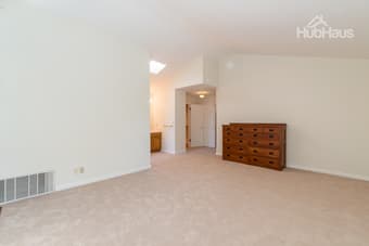 Fantastic housing with great roommates - the bomb dot com! 3