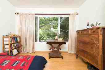 Come visit - open bedroom in large shared house, move in asap 1