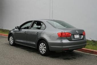 2012 Volkswagen Jetta Sedan 4dr Auto Base Sedan - $9800 2