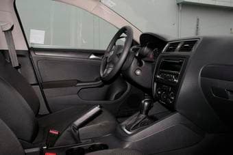 2012 Volkswagen Jetta Sedan 4dr Auto Base Sedan - $9800 3