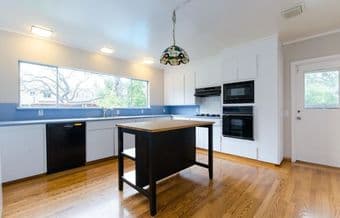 Big room and amazing roommates--come meet us! 3