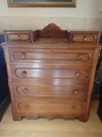 Beautiful Victorian Chest of Drawers 1