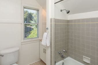 Shared Room for Girls in a House near Stanford (Palo Alto) 1