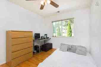 Seeking new housemate to join the facebook mansion! 3