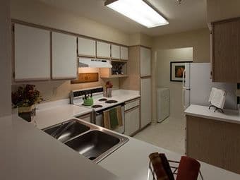 Room available in Sunnyvale 2BR/2BA 3