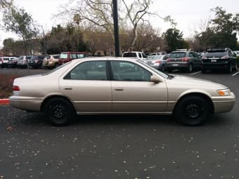 1999 Toyota Camry LE, clean title, good condition 2