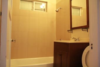 Excellent 2B1B in a duplex house downtown Burlingame w/ an Inlaw unit 3