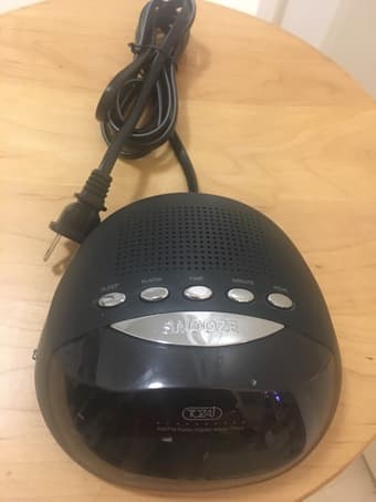 cheap functional digital alarm clock and radio 1