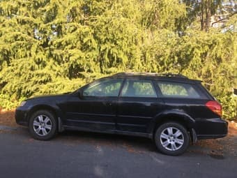 2005 Subaru Outback, great for ski trips, camping, and road trips 1