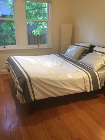 Female roommate, furnished 2B/2B, close to campus, March 01 2